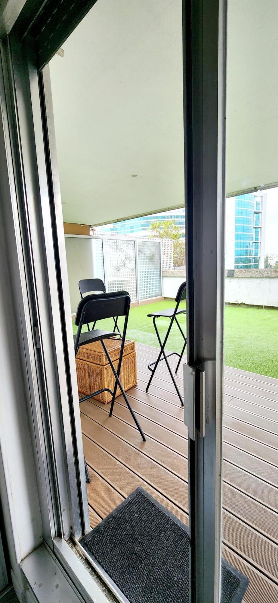& Expansive Terrace: Urban Oasis In Paris!