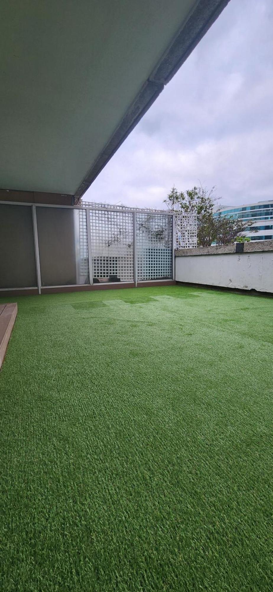 Appartement & Expansive Terrace: Urban Oasis In Paris! *